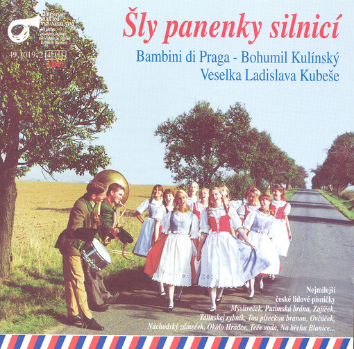 Šly panenky silnicí