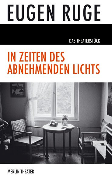 In Zeiten des abnehmenden Lichts : Theaterstück