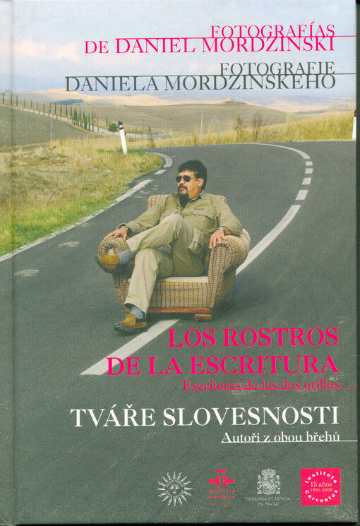 Los rostros de la escritura : escritores de las dos orillas : fotografías de Daniel Mordzinski = Tváře slovesnosti : autoři z obou břehů : fotografie Daniela Mordzinského
