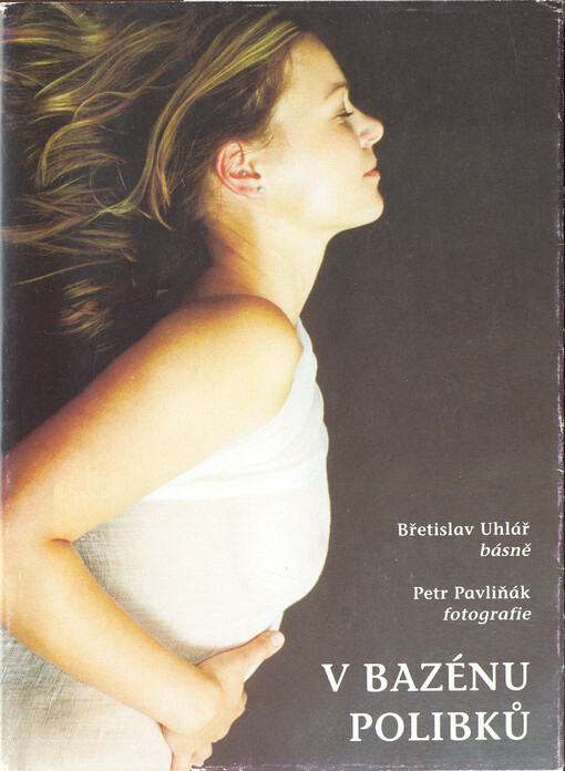 V bazénu polibků