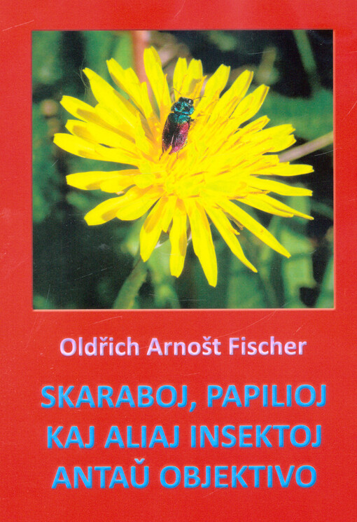 Skaraboj, papilioj kaj aliaj insektoj antau objektivo