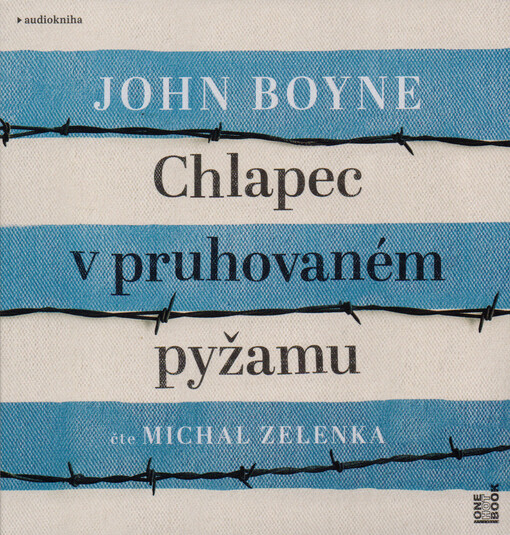 Chlapec v pruhovaném pyžamu