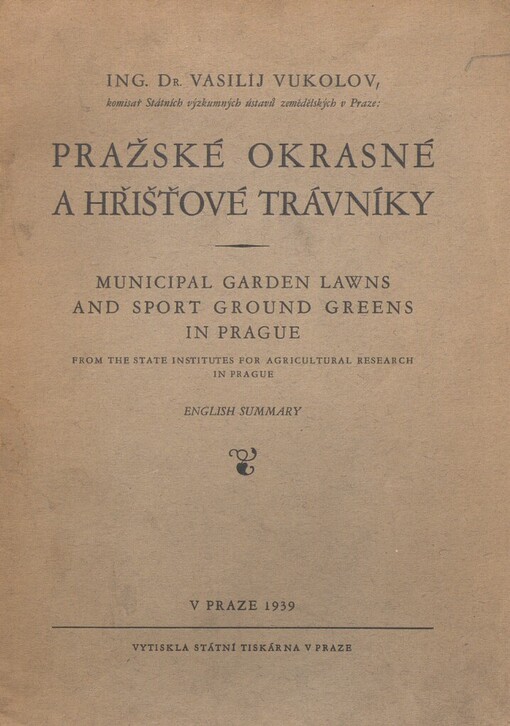 Pražské okrasné a hřišťové trávníky =: Municipal garden lawns and sport ground greens in Prague