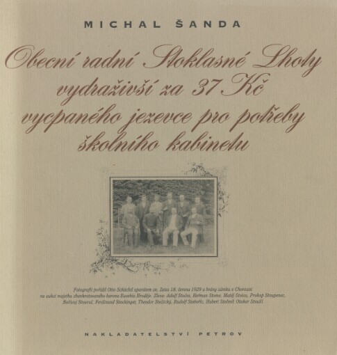 Obecní radní Stoklasné Lhoty vydraživší za 37 Kč vycpaného jezevce pro potřeby školního kabinetu