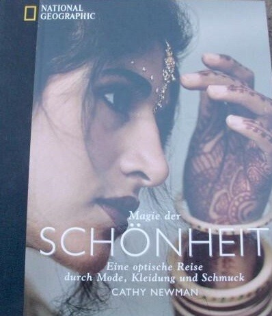 Magie der Schönheit: Eine optische Reise durch Mode, Kleidung und Schmuck