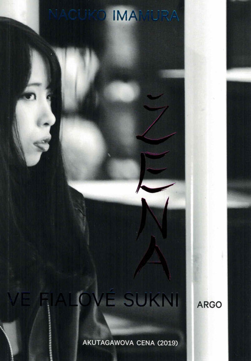 Žena ve fialové sukni