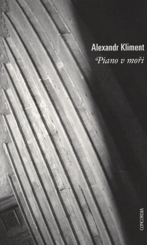 Piano v moři: fejetony a jiné texty pod čarou ponoru