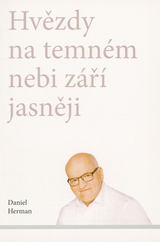 Hvězdy na temném nebi září jasněji