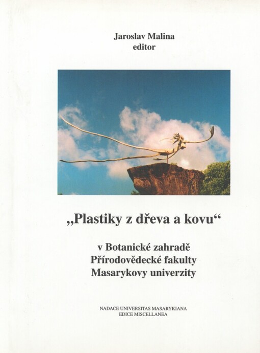 Plastiky z dřeva a kovu v Botanické zahradě Přírodovědecké fakulty Masarykovy univerzity