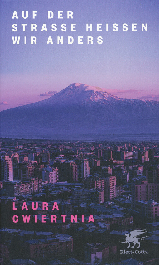 Auf der Strasse heissen wir anders : Roman