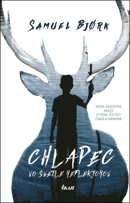 Chlapec vo svetle relektorov