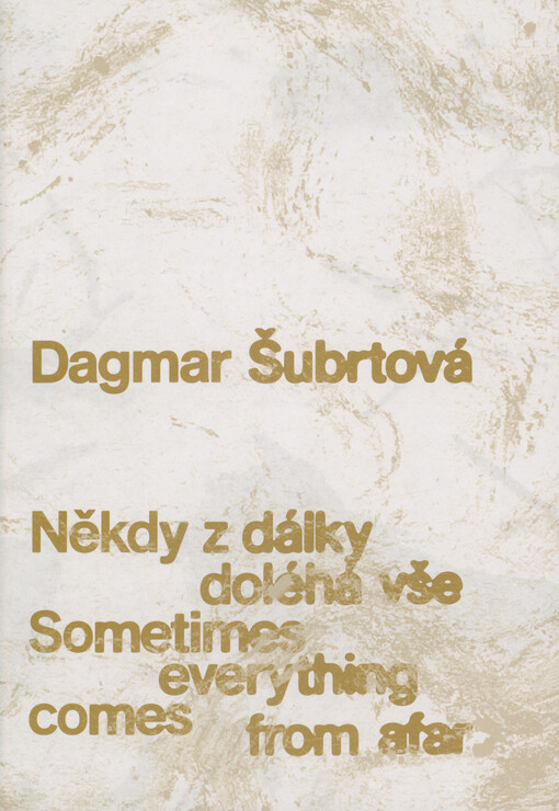 Dagmar Šubrtová : někdy z dálky doléhá vše = sometimes everything comes from afar