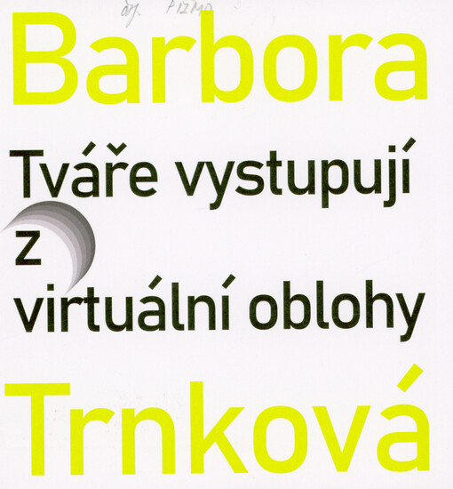 Tváře vystupují z virtuální oblohy