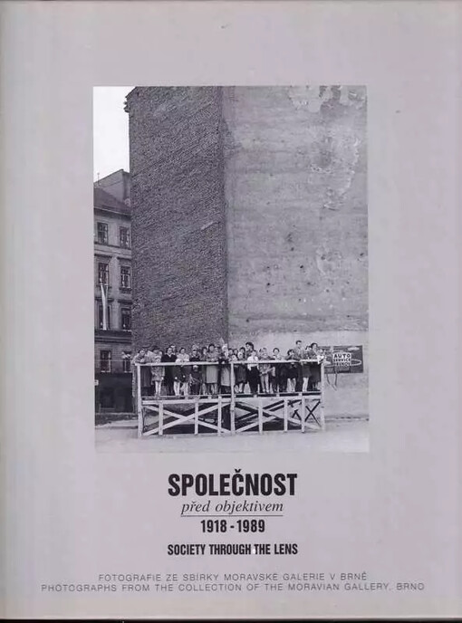 Společnost před objektivem 1918-1989 :fotografie ze sbírky Moravské galerie v Brně, výstavní sály Obecního domu 10.5.-10.9.2000 = Society through the lens 1918-1989 : photographs from the collection of the Moravian Gallery, Brno, exhibition halls of the Municipal House 10.5.-10.9.2000