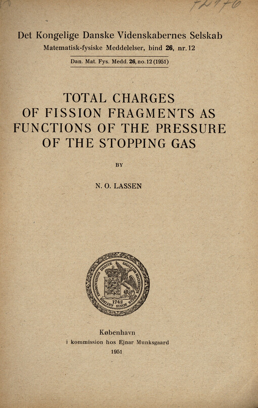 Total charges of fission fragments as functions of the pressure of the stopping gas