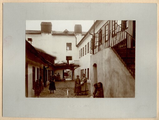 [Das Haus zum Hirschenstadel auf der Neustift. Hofraum]