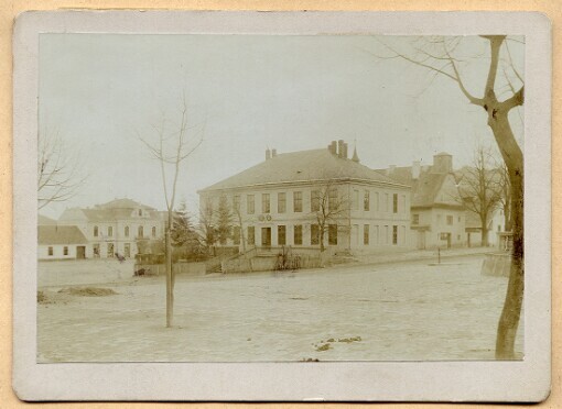 Valašské Klobouky. Náměstí [soud]