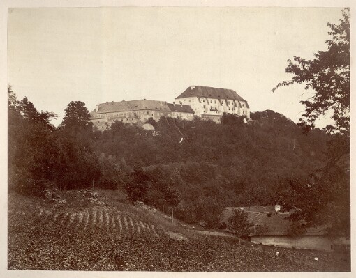 [Das Schloß Kunstadt. Rückwärtige Ansicht gegen Sichotin]