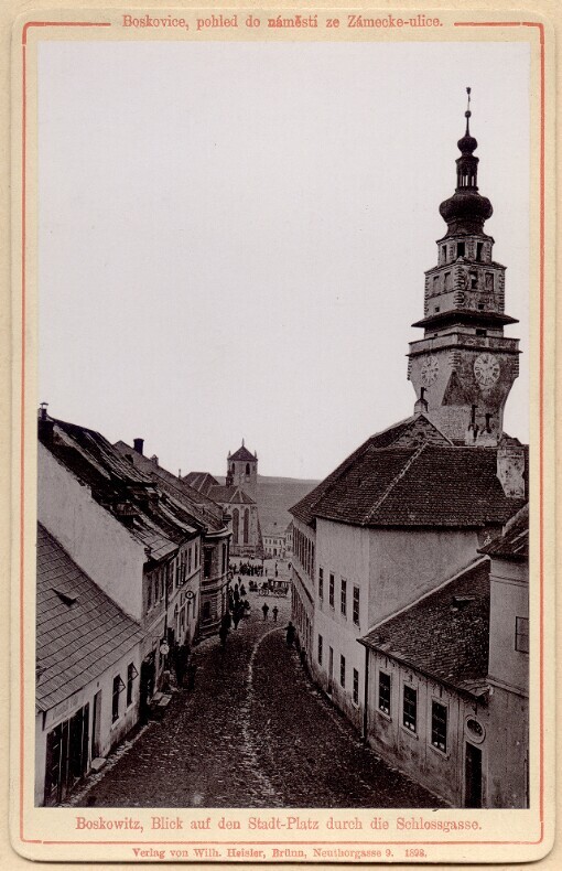 Boskowitz, Blick auf dem Stadt-Platz durch die Schlossgasse: Boskovice, pohled do náměstí ze Zámecké ulice