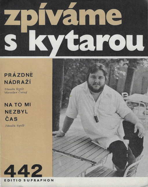 Zpíváme s kytarou. 442