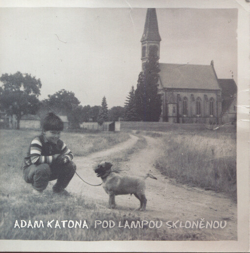 Pod lampou skloněnou