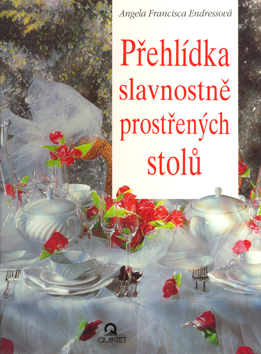 Přehlídka slavnostně prostřených stolů    