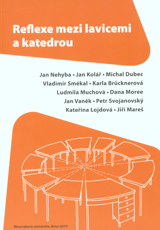 Reflexe mezi lavicemi a katedrou