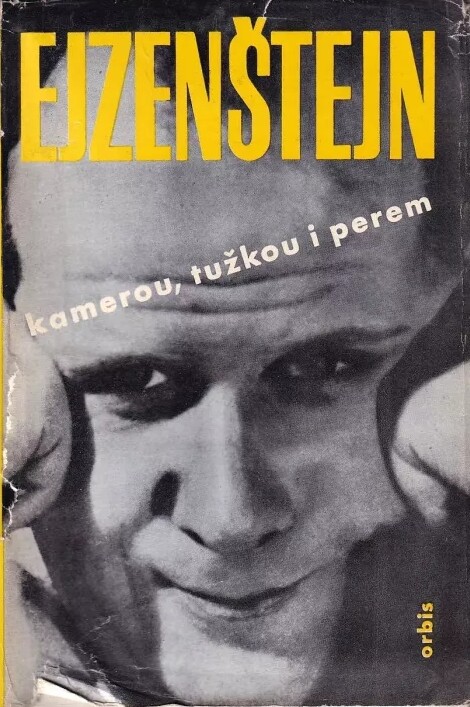 Kamerou, tužkou i perem