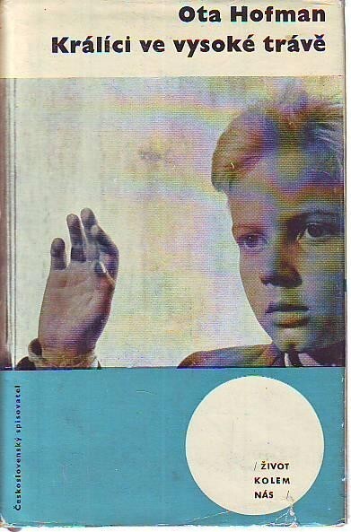 Králíci ve vysoké trávě