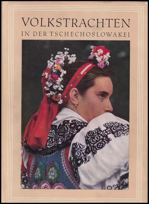 Československé lidové kroje v barevné fotografii