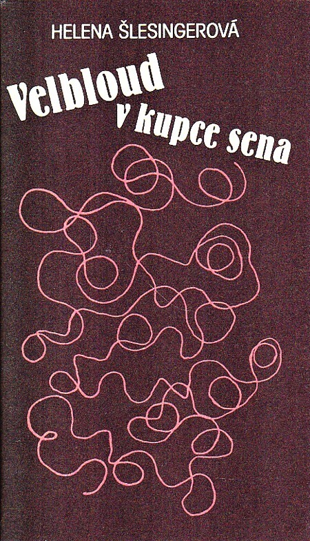 Velbloud v kupce sena